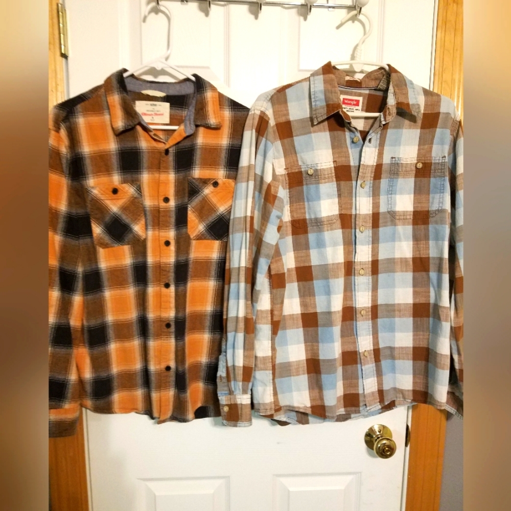 Wrangler Casual Button Down Shirts in Orange and Blue